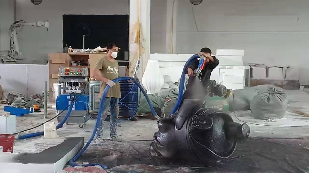 泡沫雕塑上面噴聚脲結實么？